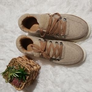 Women's Crown Vintage Kalita Sneaker, Size 8.5